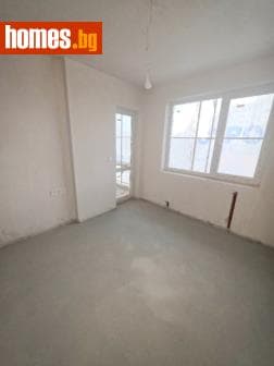 Тристаен, 93m²