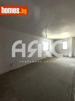 Тристаен, 95m²