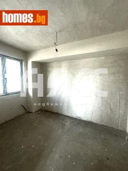 Тристаен, 95m²