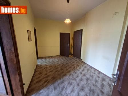 Тристаен, 110m²