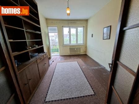 Тристаен, 110m²
