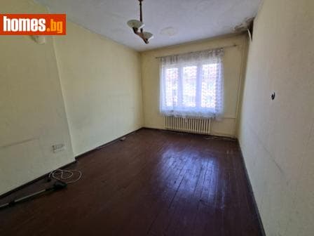 Тристаен, 110m²
