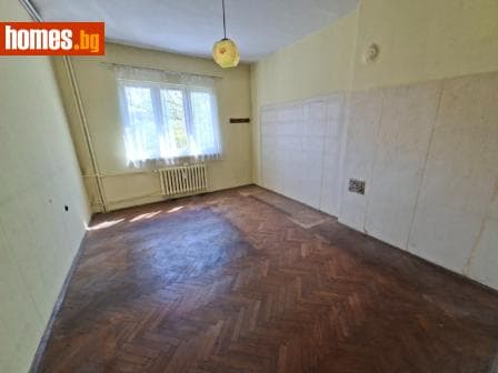 Тристаен, 110m²