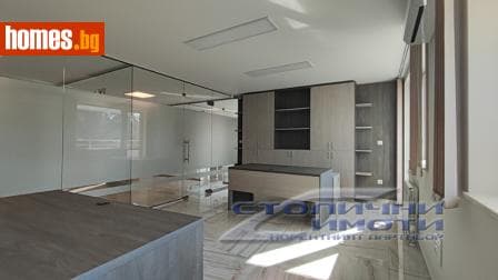 Тристаен, 211m²