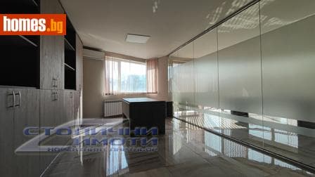 Тристаен, 211m²