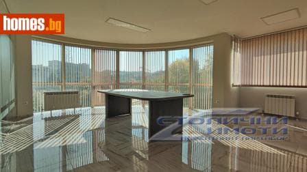 Тристаен, 211m²