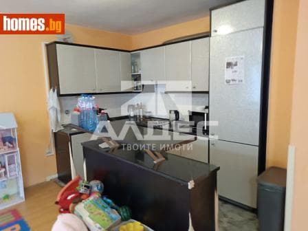 Тристаен, 125m²