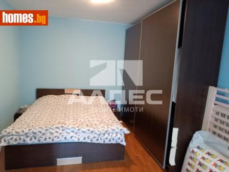 Тристаен, 125m²