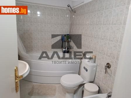 Тристаен, 125m²