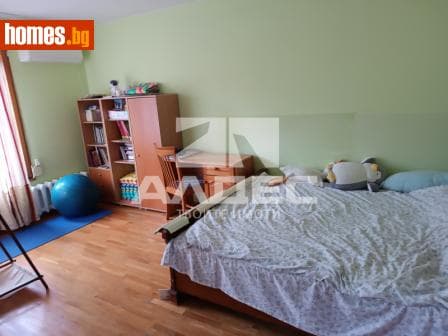 Тристаен, 125m²