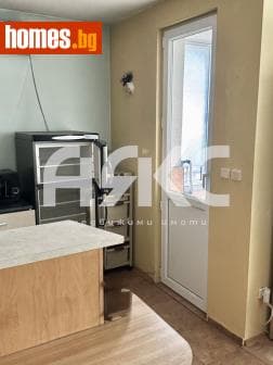 Тристаен, 80m²