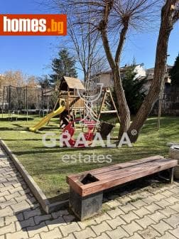 Тристаен, 134m²