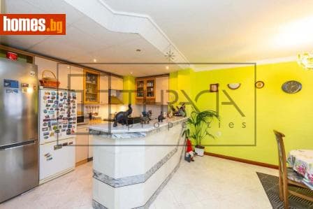 Тристаен, 130m²