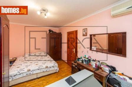 Тристаен, 130m²