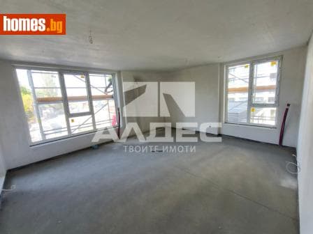 Тристаен, 107m²