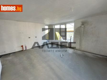 Тристаен, 107m²
