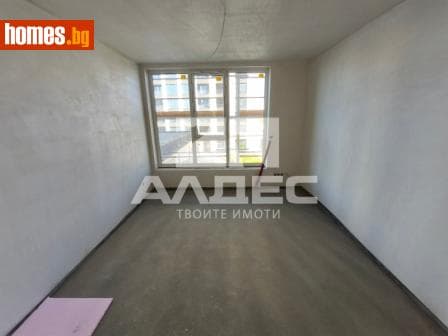 Тристаен, 107m²