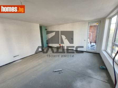 Тристаен, 107m²