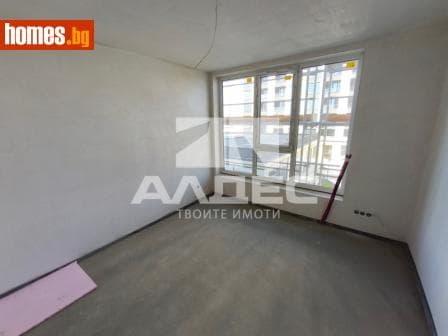 Тристаен, 107m²