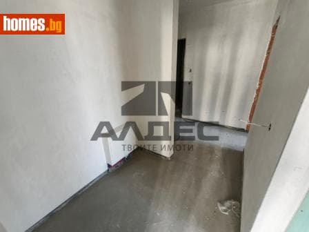 Тристаен, 107m²