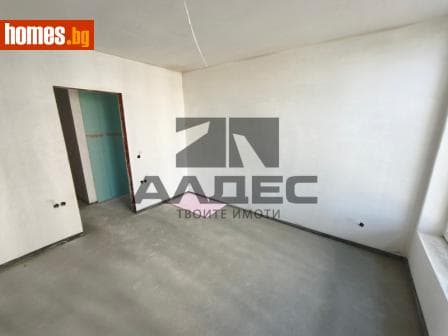 Тристаен, 107m²