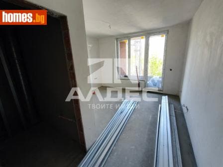 Тристаен, 107m²