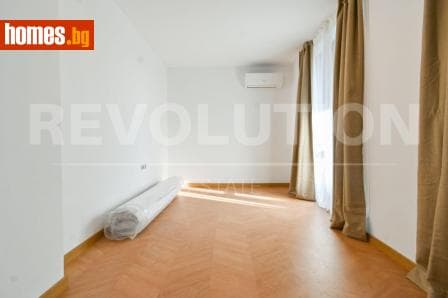 Тристаен, 121m²