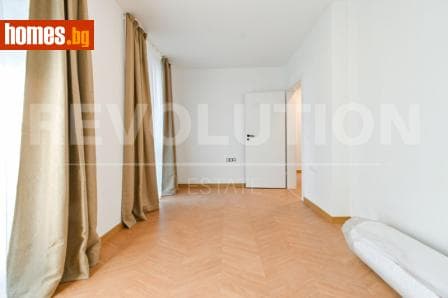 Тристаен, 121m²