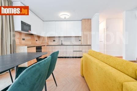 Тристаен, 121m²