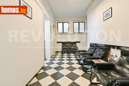 Тристаен, 71m²
