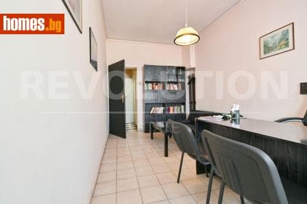 Тристаен, 71m²