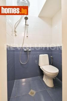Тристаен, 71m²