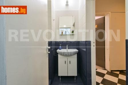Тристаен, 71m²