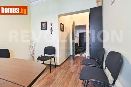 Тристаен, 71m²