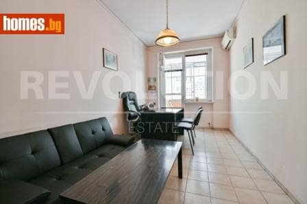 Тристаен, 71m²