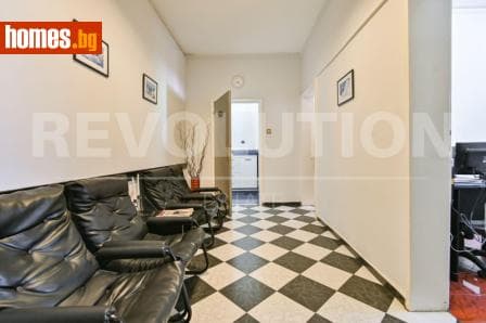 Тристаен, 71m²