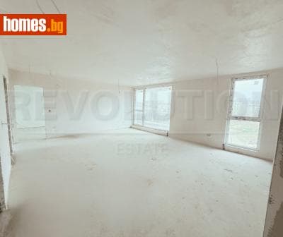 Тристаен, 128m²