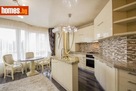 Тристаен, 95m²