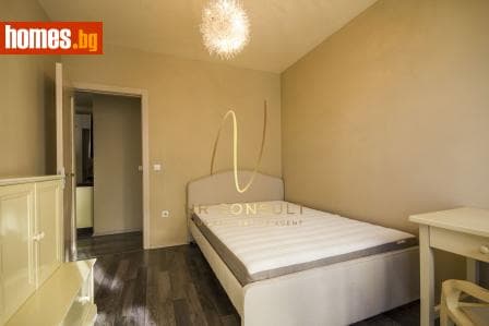 Тристаен, 95m²