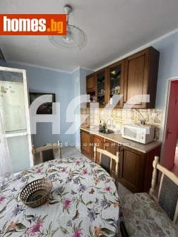 Тристаен, 90m²