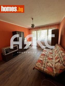 Тристаен, 90m²