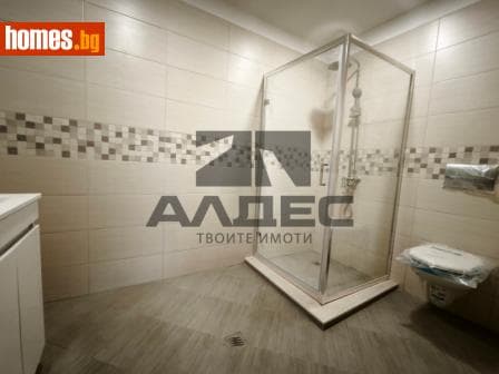 Тристаен, 106m²