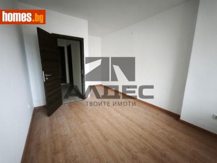 Тристаен, 106m²