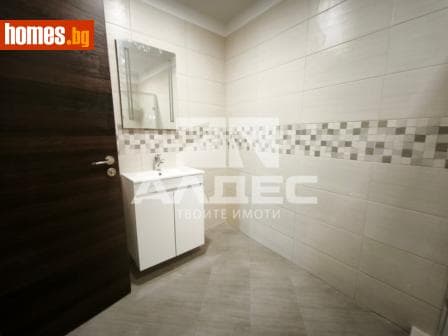 Тристаен, 106m²