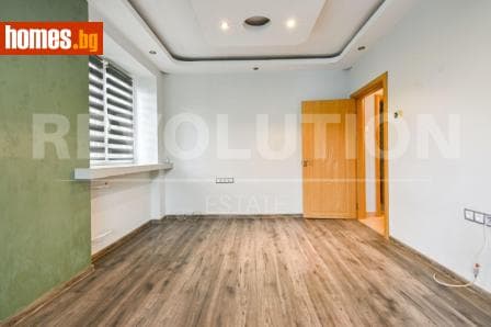 Тристаен, 112m²