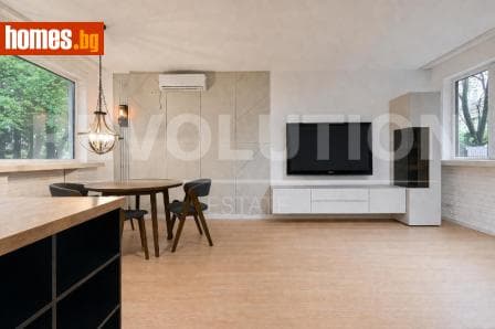Тристаен, 112m²