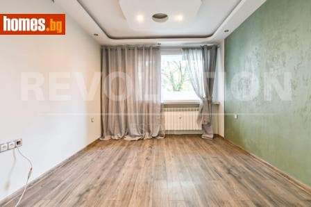Тристаен, 112m²