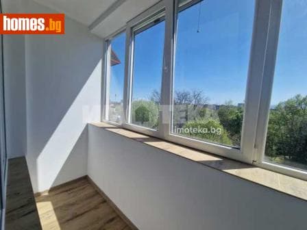 Тристаен, 57m²