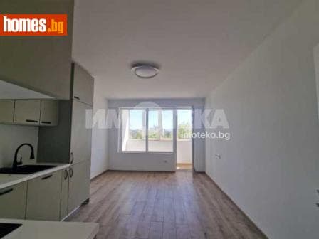 Тристаен, 57m²