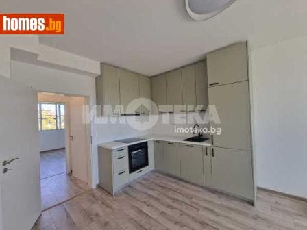 Тристаен, 57m²